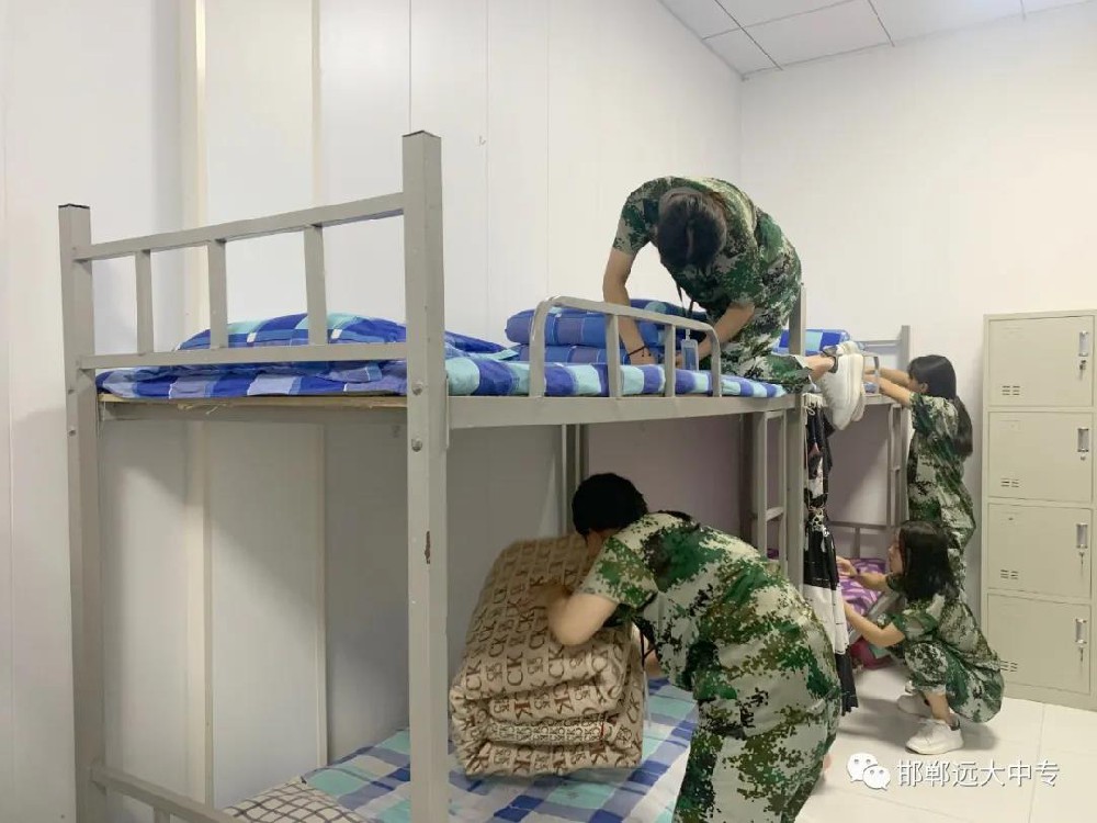 軍訓(xùn)進(jìn)行時(shí)丨“豆腐塊”向您報(bào)到！